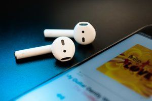 AirPods 3: wkładki douszne Apple eksponowane przez producentów obudów?